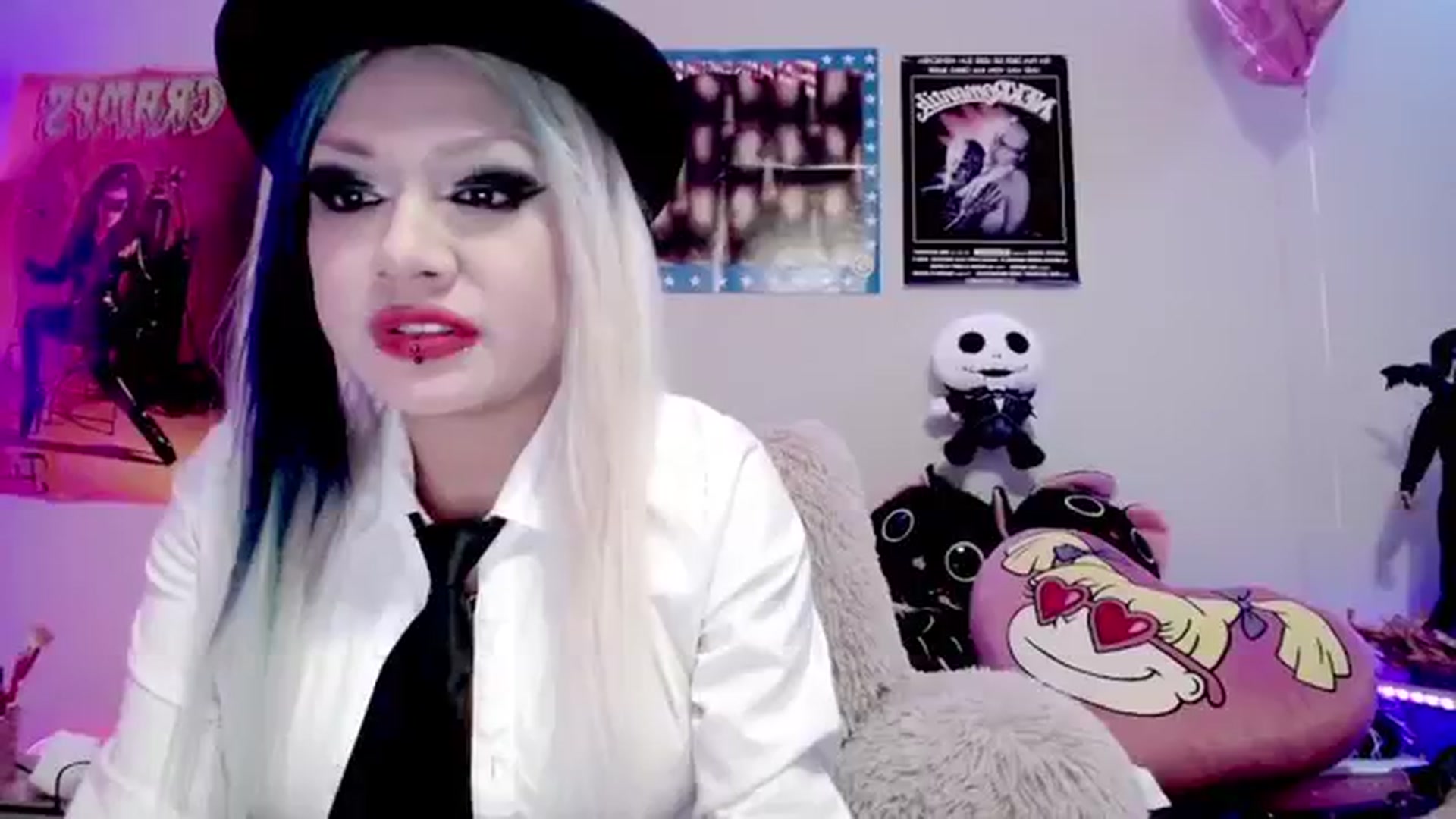Gallery image thumbnail from RatQueen's myfreecams stream on, 03/19/2024, 03:12 image 17 of 20