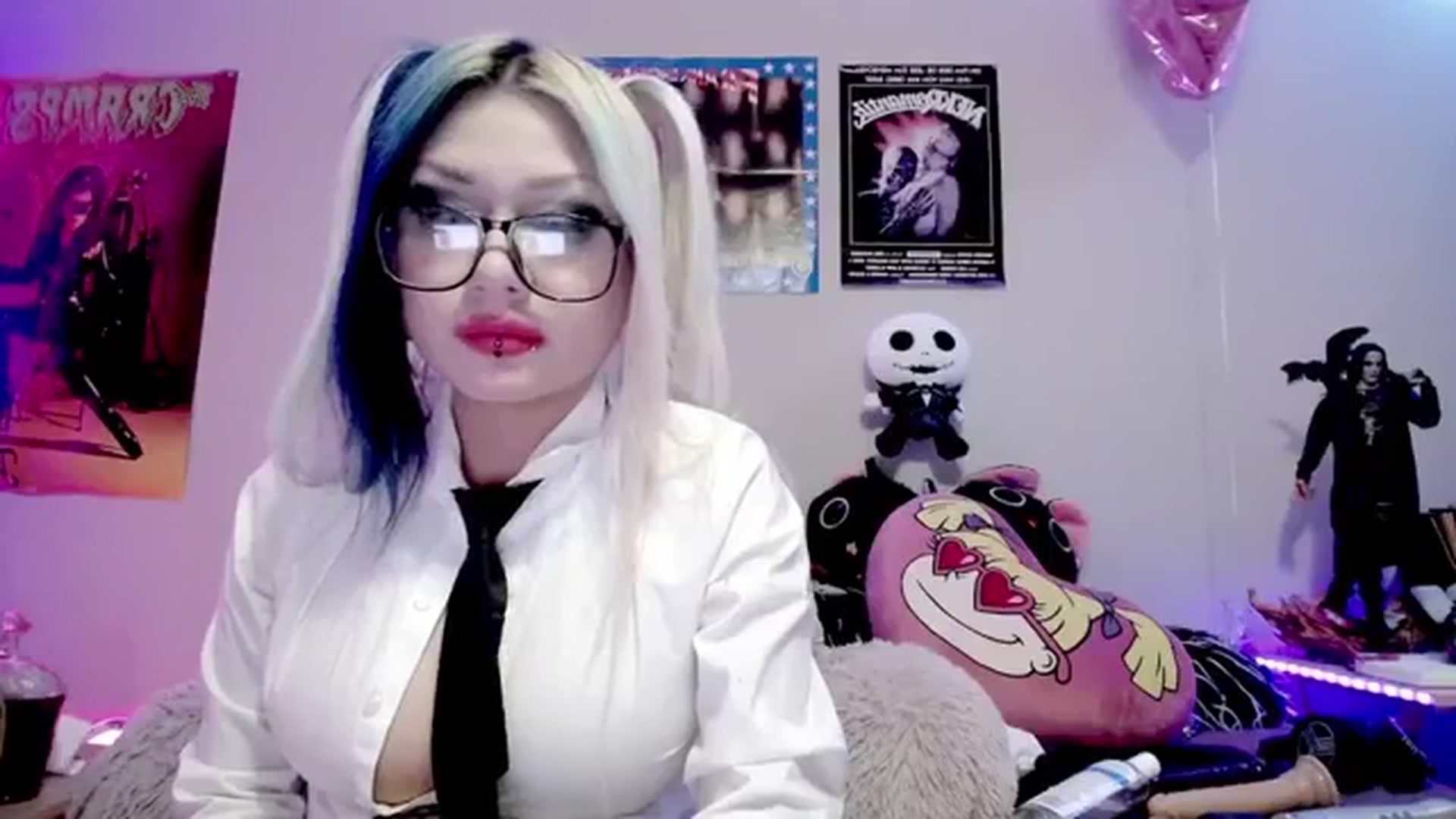 Gallery image thumbnail from RatQueen's myfreecams stream on, 03/19/2024, 04:18 image 14 of 20
