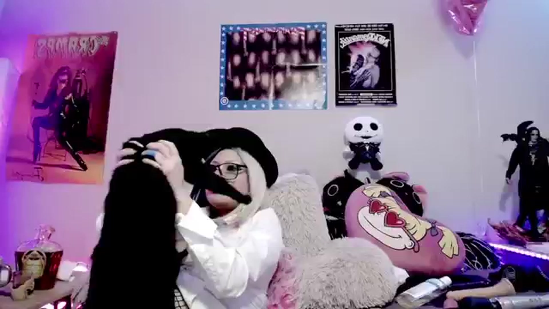 Gallery image thumbnail from RatQueen's myfreecams stream on, 03/19/2024, 04:18 image 4 of 20