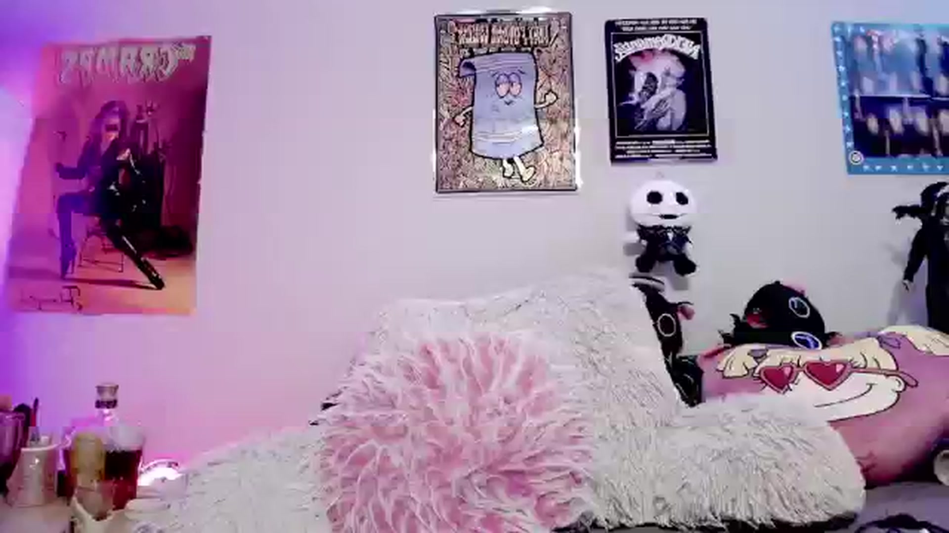 Gallery image thumbnail from RatQueen's myfreecams stream on, 04/22/2024, 23:14 image 17 of 20