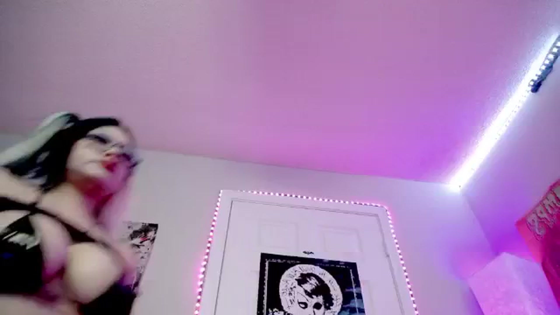 Gallery image thumbnail from RatQueen's myfreecams stream on, 04/22/2024, 23:14 image 7 of 20