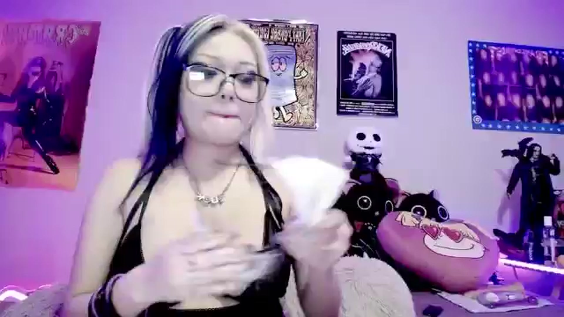 Gallery image thumbnail from RatQueen's myfreecams stream on, 05/15/2024, 23:25 image 6 of 20