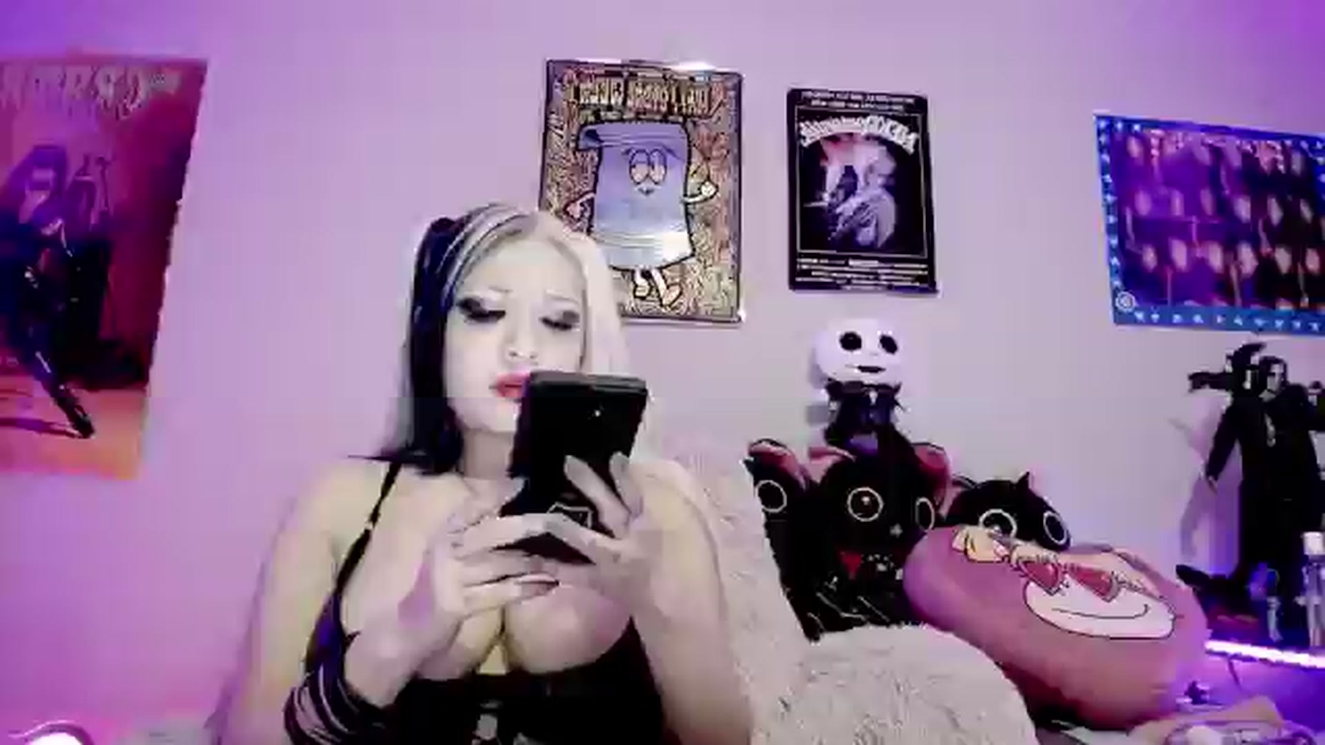 Gallery image thumbnail from RatQueen's myfreecams stream on, 05/16/2024, 01:04 image 17 of 20