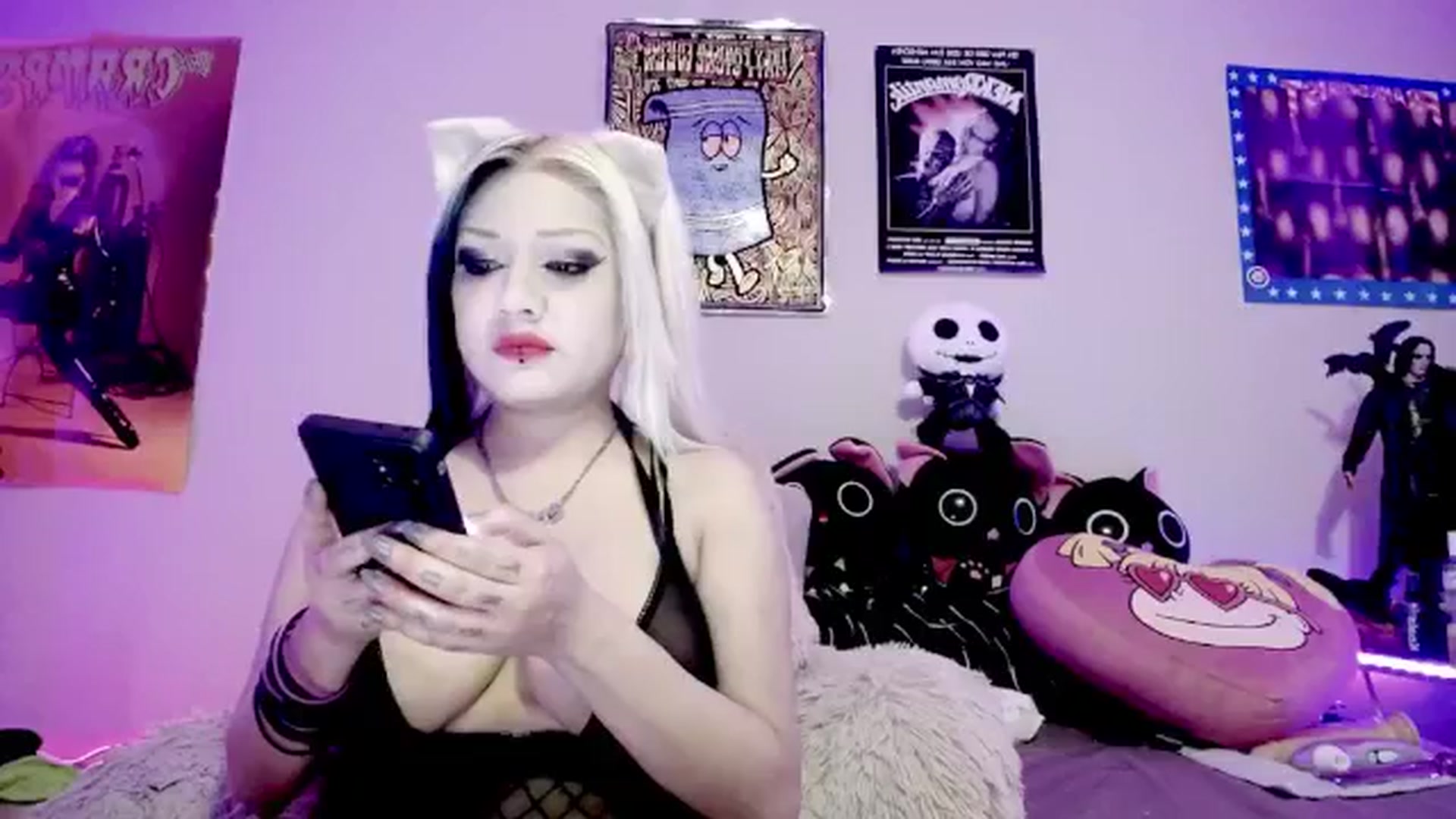 Gallery image thumbnail from RatQueen's myfreecams stream on, 05/16/2024, 08:51 image 8 of 20