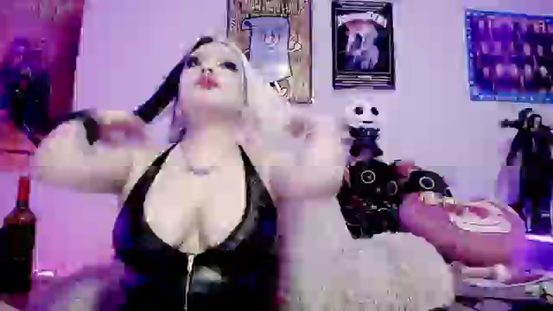 Gallery image thumbnail from RatQueen's myfreecams stream on, 05/20/2024, 10:19 image 16 of 20