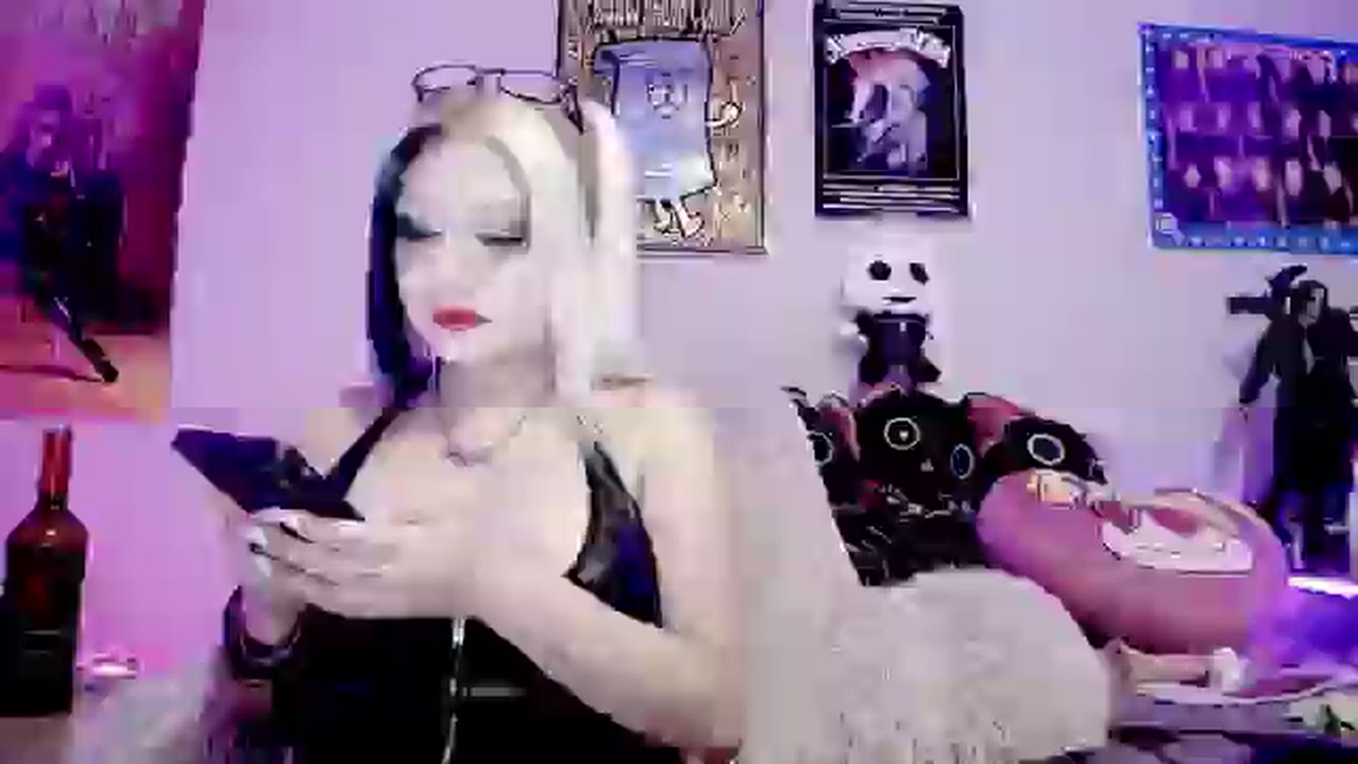 Gallery image thumbnail from RatQueen's myfreecams stream on, 05/20/2024, 10:19 image 14 of 20
