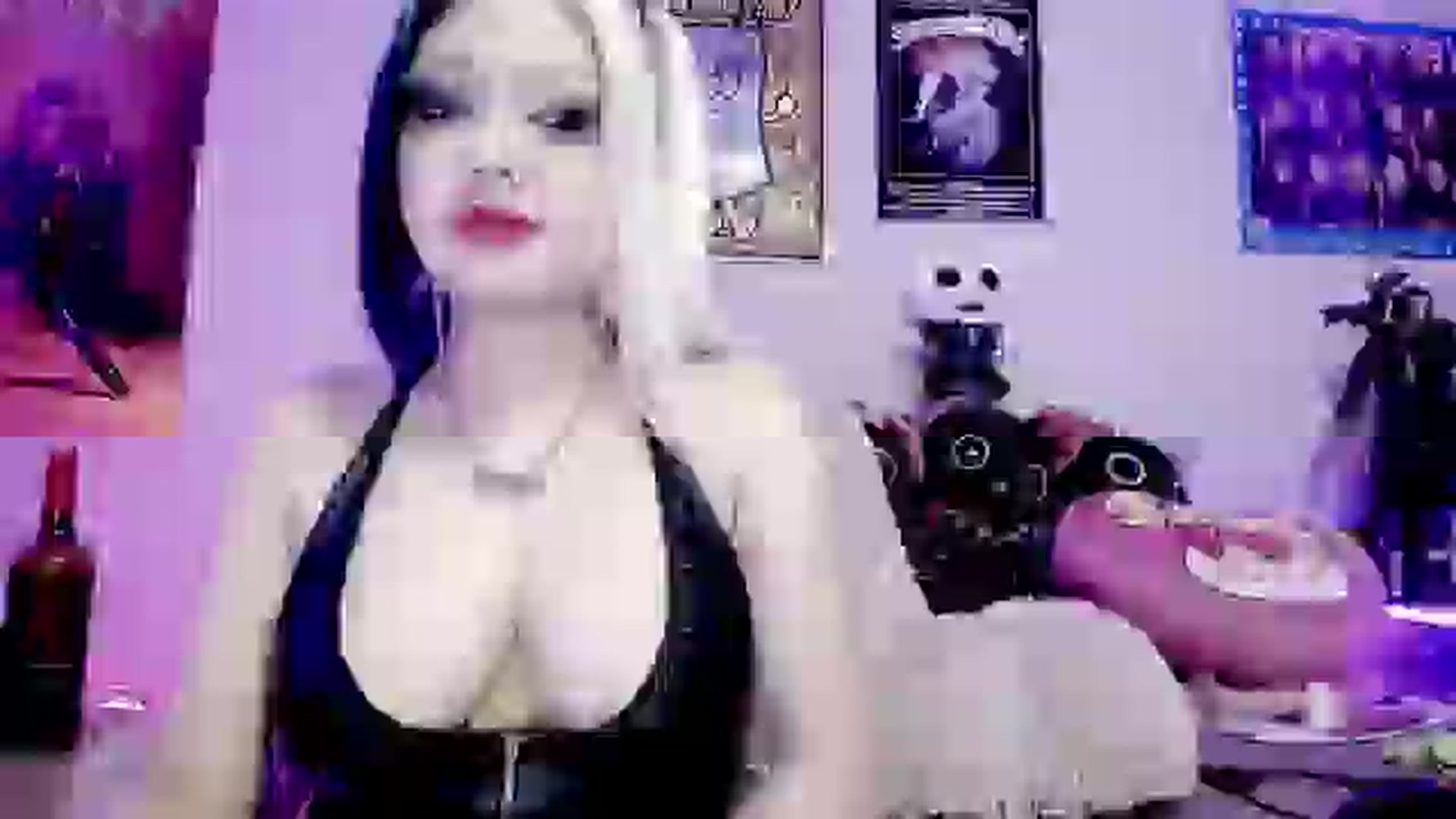 Gallery image thumbnail from RatQueen's myfreecams stream on, 05/20/2024, 10:19 image 15 of 20