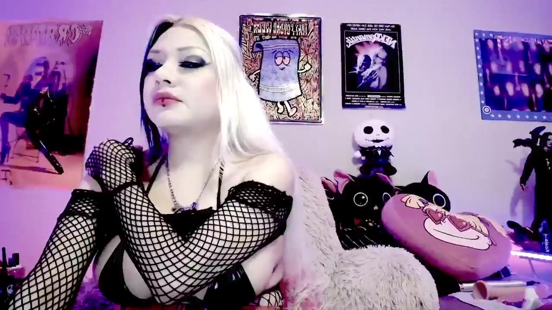 Gallery image thumbnail from RatQueen's myfreecams stream on, 05/25/2024, 23:56 image 4 of 20