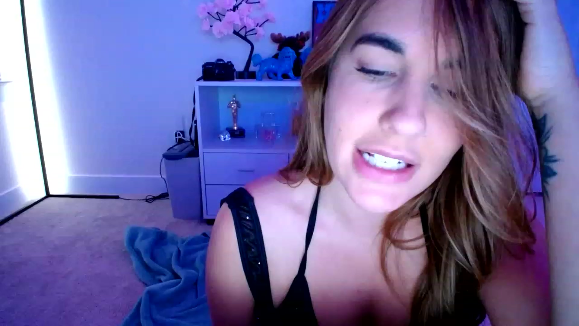 Gallery image thumbnail from Rat_Legs's myfreecams stream on, 12/21/2022, 05:16 image 12 of 20