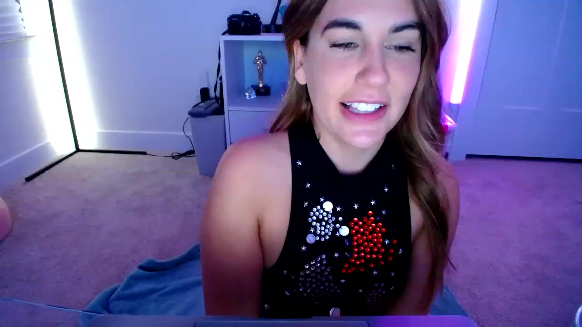 Gallery image thumbnail from Rat_Legs's myfreecams stream on, 12/24/2022, 05:46 image 8 of 20