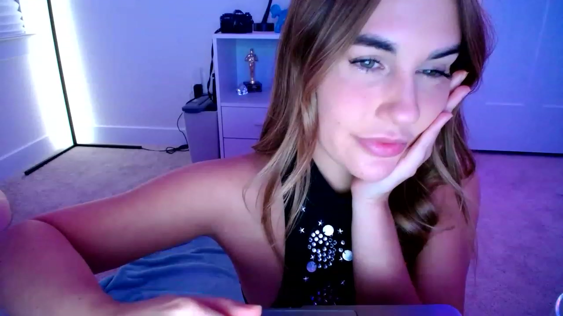Gallery image thumbnail from Rat_Legs's myfreecams stream on, 12/24/2022, 05:46 image 2 of 20