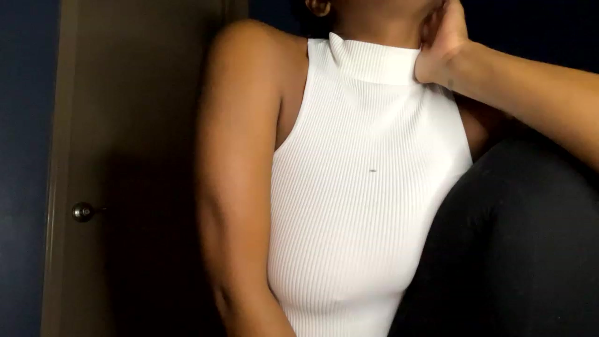 Gallery image thumbnail from RavenHunters's myfreecams stream on, 12/25/2022, 23:40 image 6 of 20