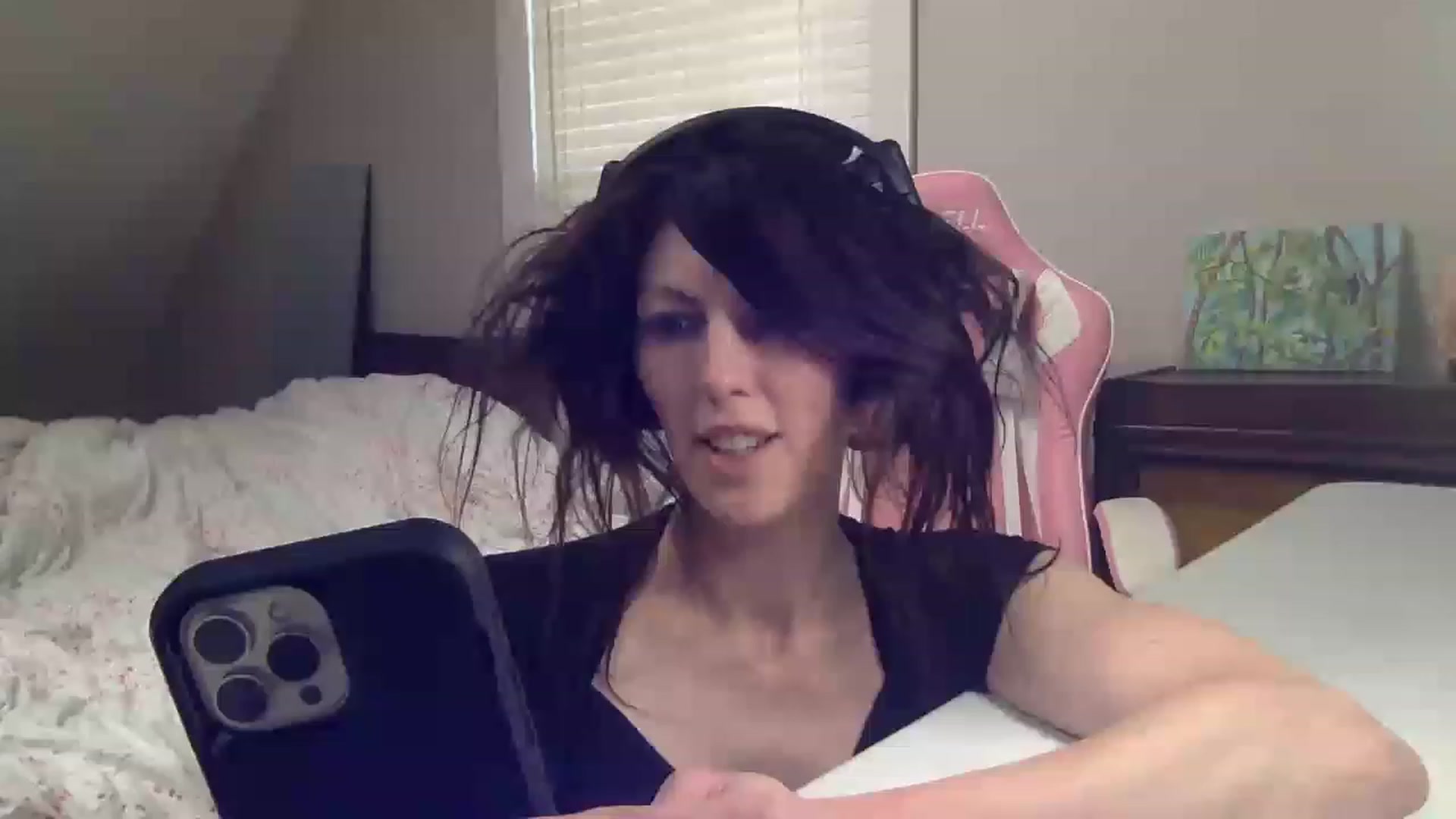 Gallery image thumbnail from RavenRubyRose's myfreecams stream on, 12/25/2022, 16:19 image 16 of 20
