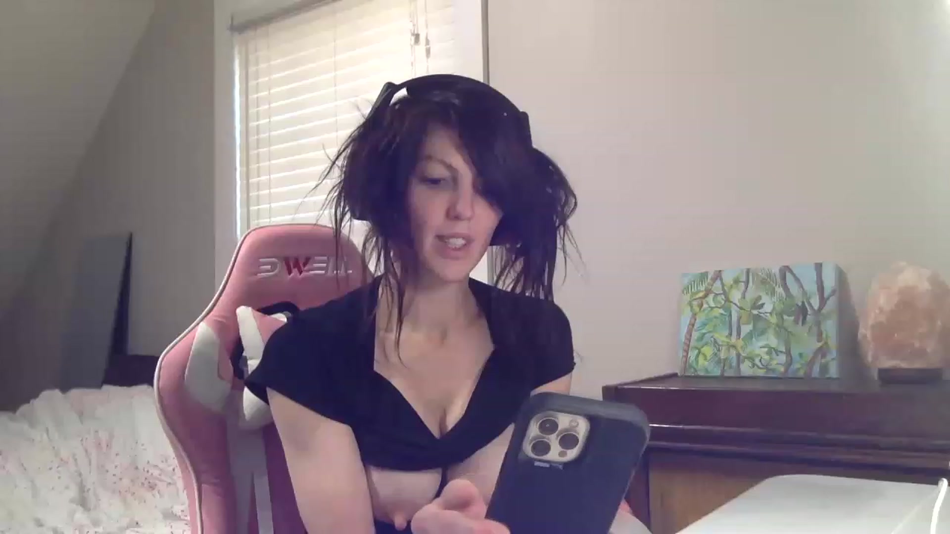 Gallery image thumbnail from RavenRubyRose's myfreecams stream on, 12/25/2022, 16:19 image 19 of 20