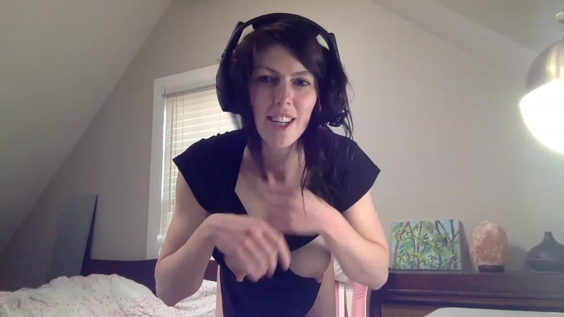 Gallery image thumbnail from RavenRubyRose's myfreecams stream on, 12/25/2022, 16:19 image 2 of 20