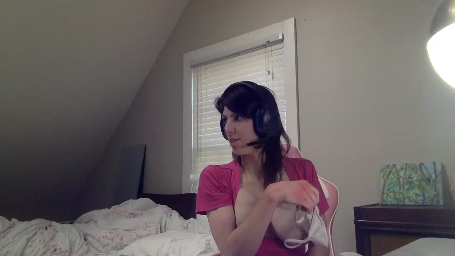 Gallery image thumbnail from RavenRubyRose's myfreecams stream on, 12/25/2022, 17:40 image 7 of 20