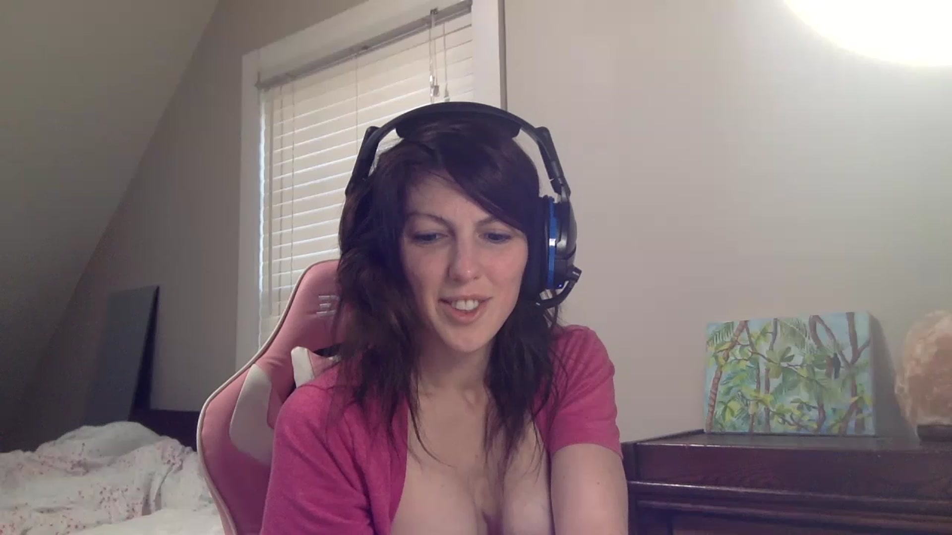 Gallery image thumbnail from RavenRubyRose's myfreecams stream on, 12/25/2022, 17:40 image 10 of 20