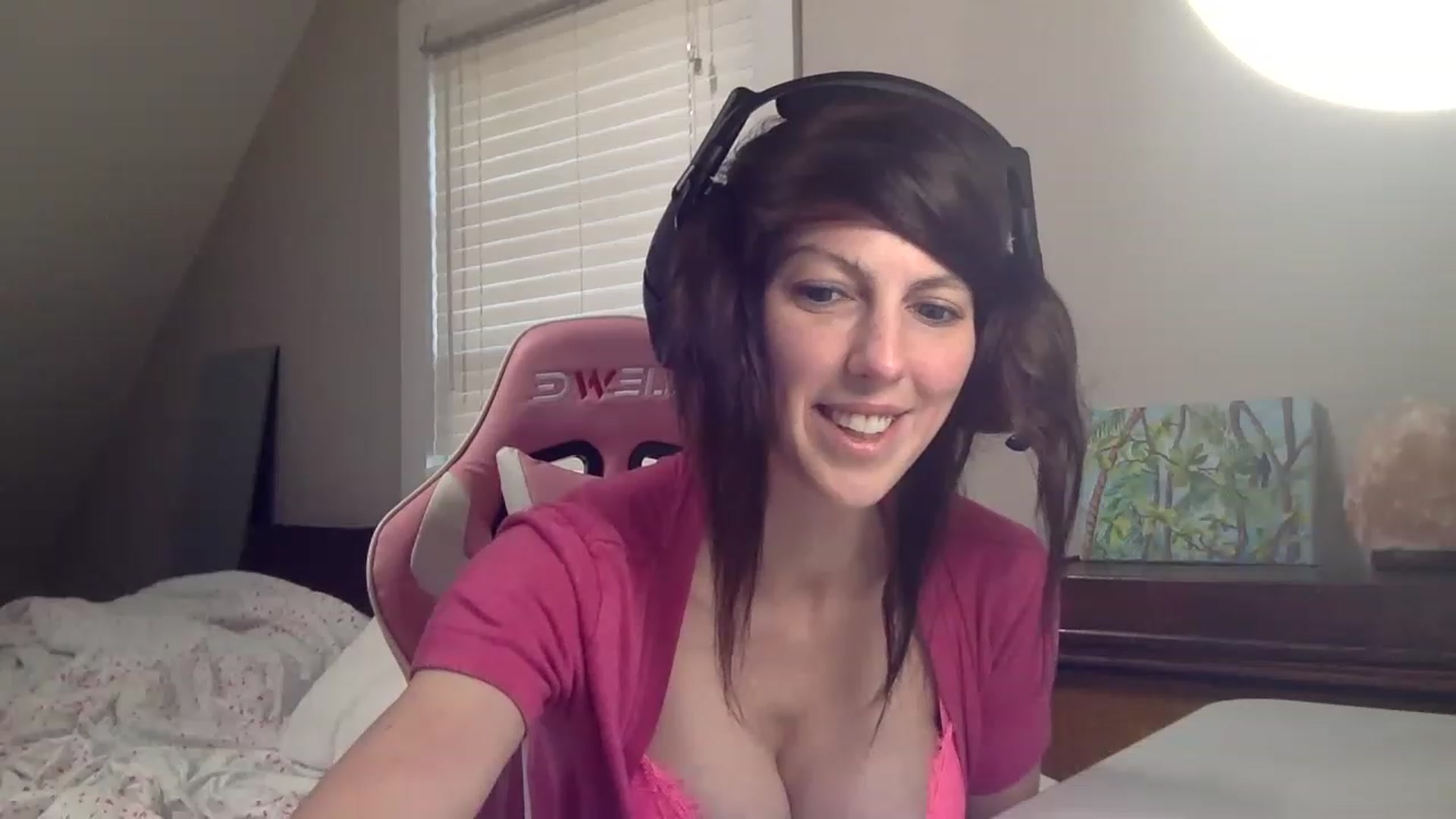 Gallery image thumbnail from RavenRubyRose's myfreecams stream on, 12/25/2022, 17:40 image 20 of 20