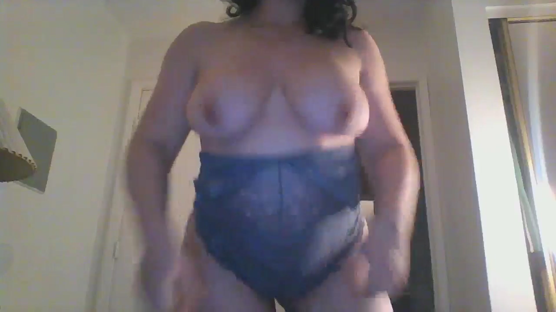 Gallery image thumbnail from RavenVidVixen's myfreecams stream on, 06/23/2024, 10:32 image 18 of 20