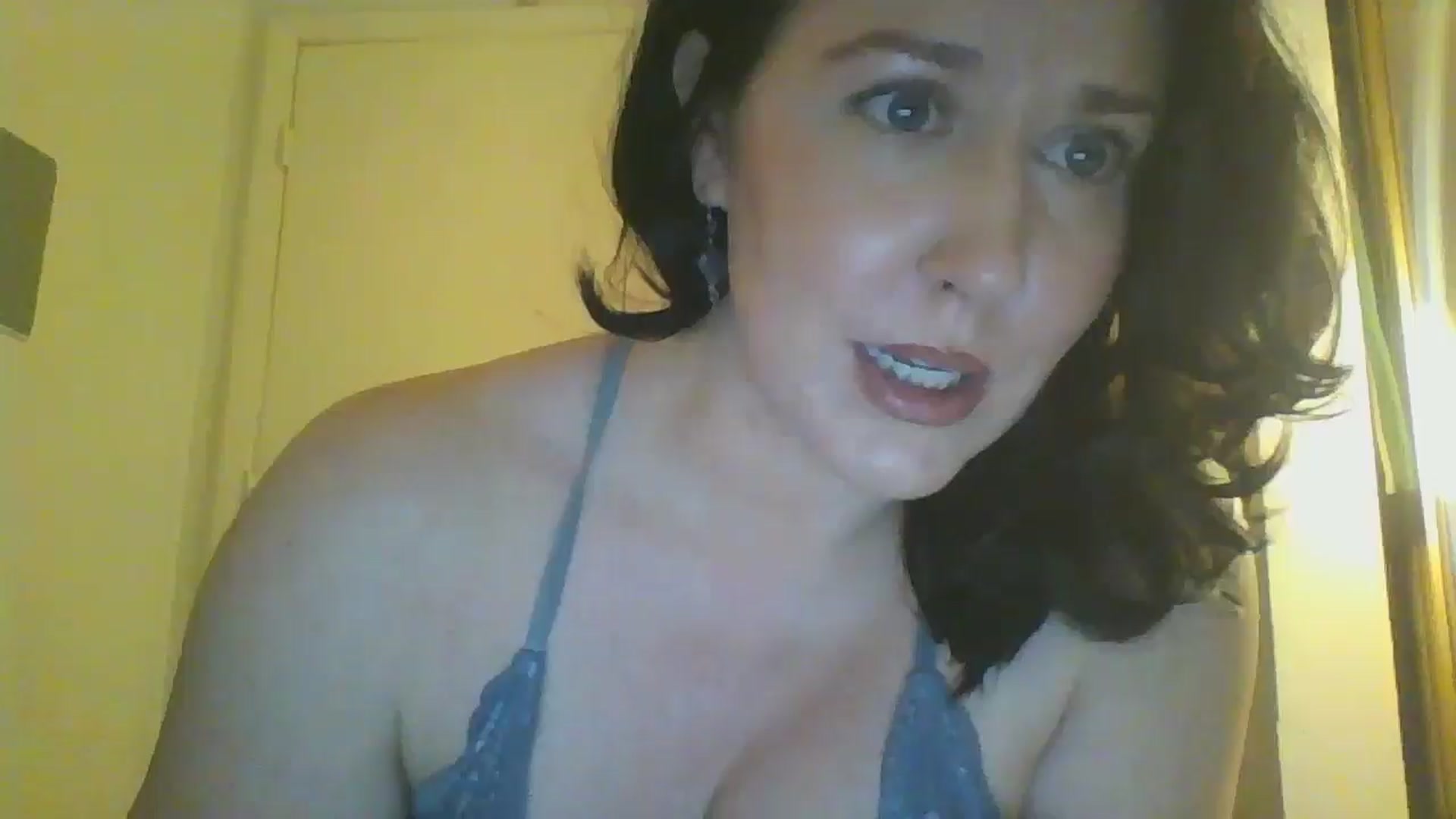 Gallery image thumbnail from RavenVidVixen's myfreecams stream on, 06/23/2024, 12:12 image 5 of 20