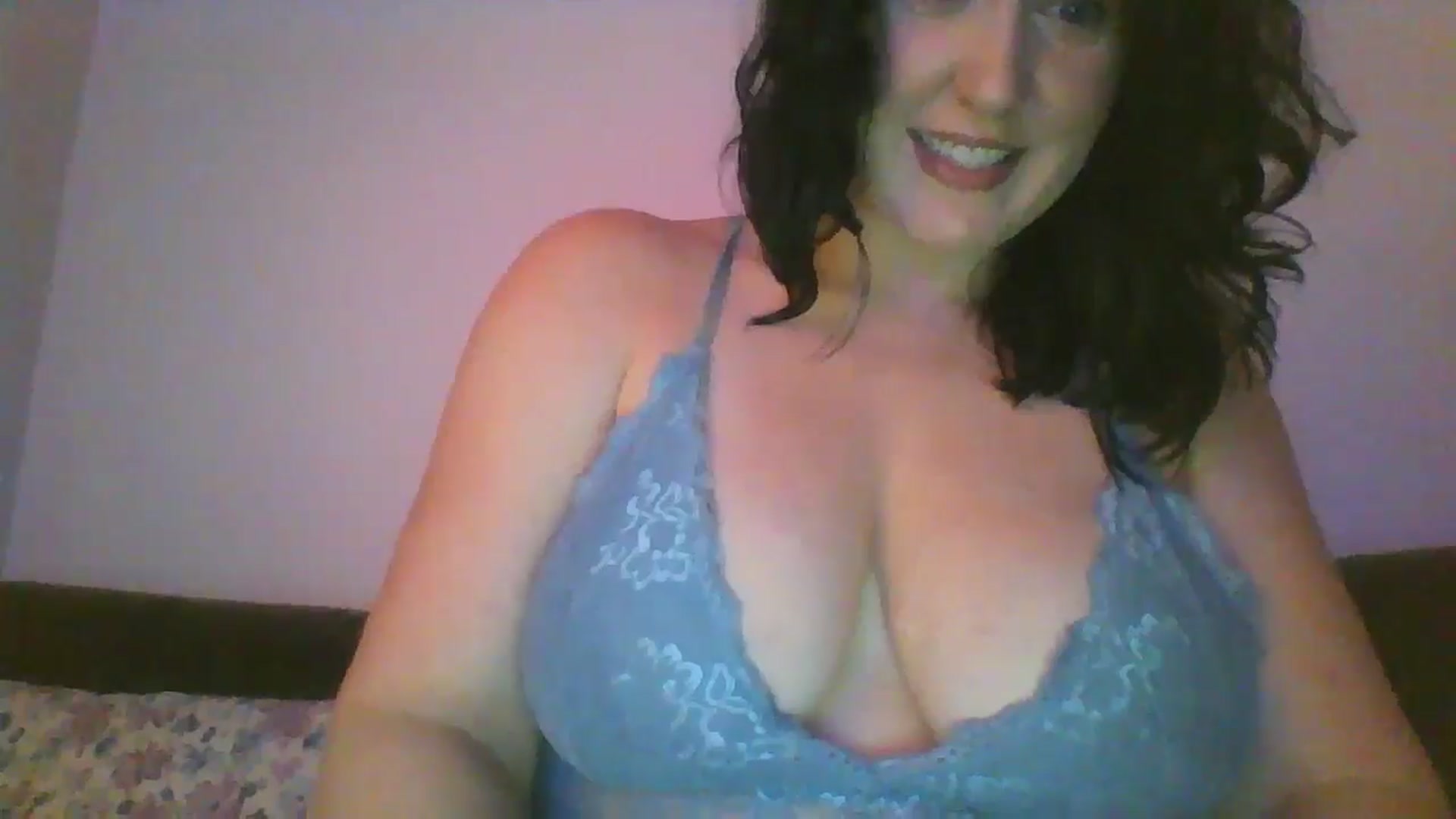 Gallery image thumbnail from RavenVidVixen's myfreecams stream on, 08/06/2024, 12:09 image 14 of 20