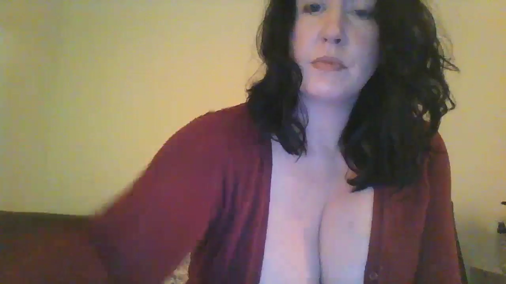 Gallery image thumbnail from RavenVidVixen's myfreecams stream on, 08/09/2024, 11:14 image 13 of 20