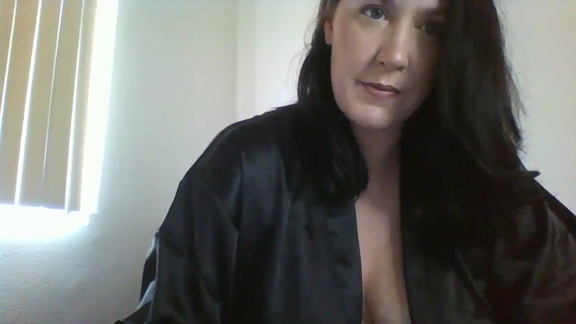 Gallery image thumbnail from RavenVidVixen's myfreecams stream on, 10/21/2024, 19:35 image 11 of 20