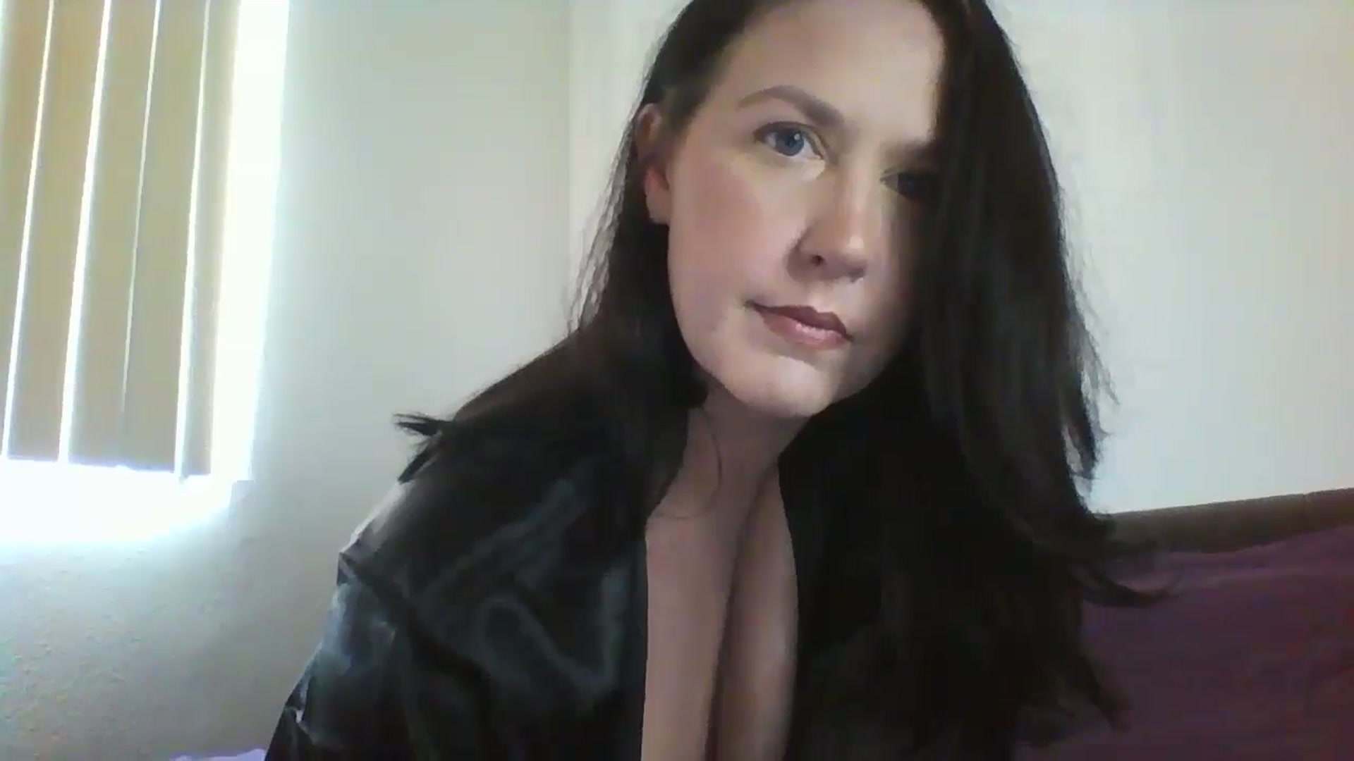 Gallery image thumbnail from RavenVidVixen's myfreecams stream on, 10/21/2024, 19:35 image 10 of 20