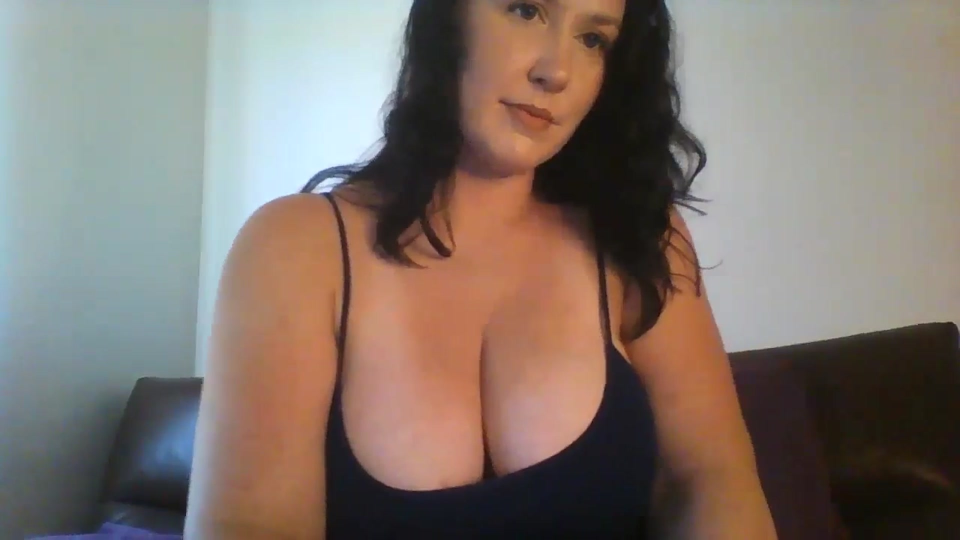 Gallery image thumbnail from RavenVidVixen's myfreecams stream on, 11/03/2024, 20:23 image 15 of 20