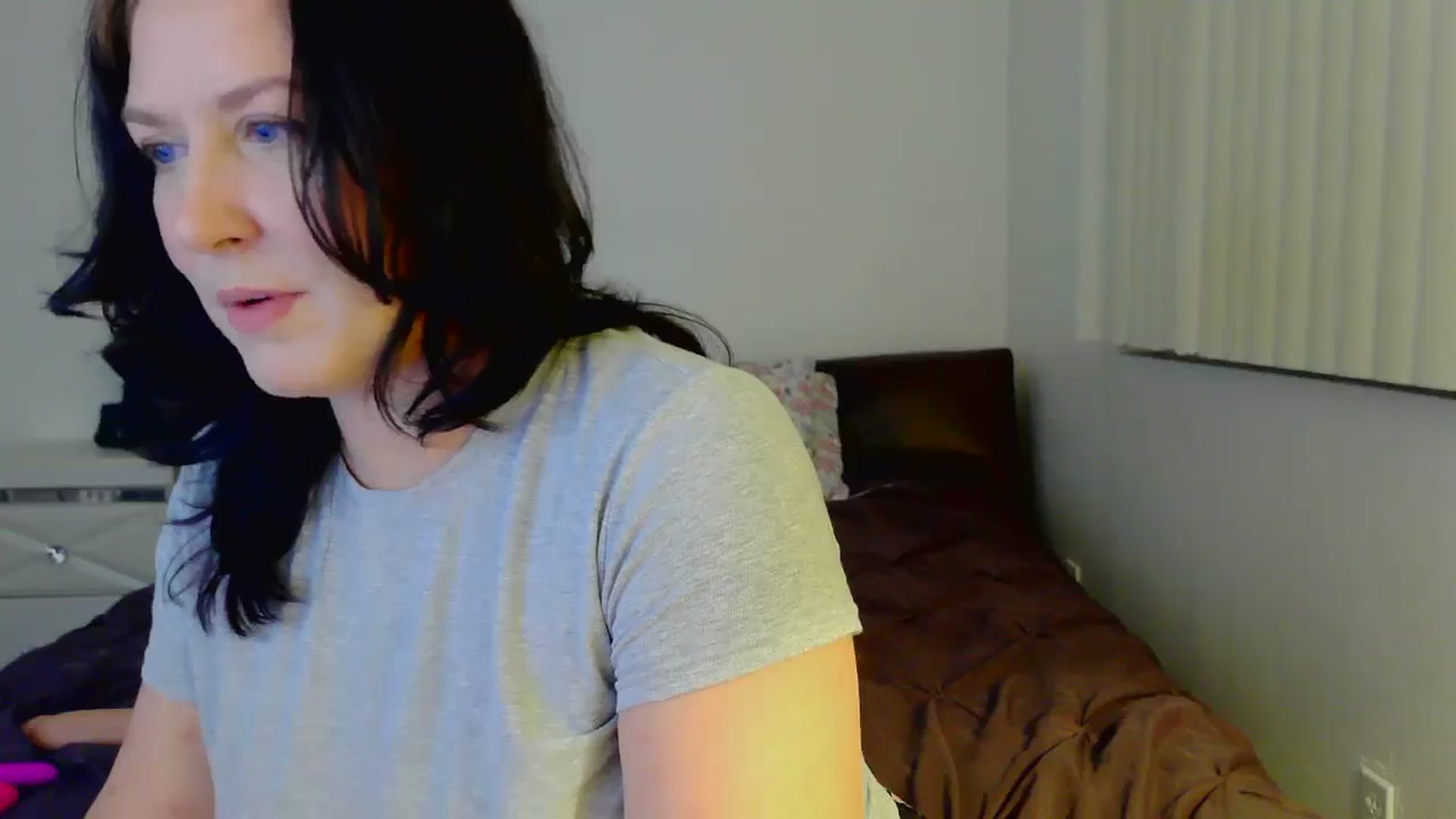 Gallery image thumbnail from RavenVidVixen's myfreecams stream on, 12/04/2024, 09:28 image 6 of 20
