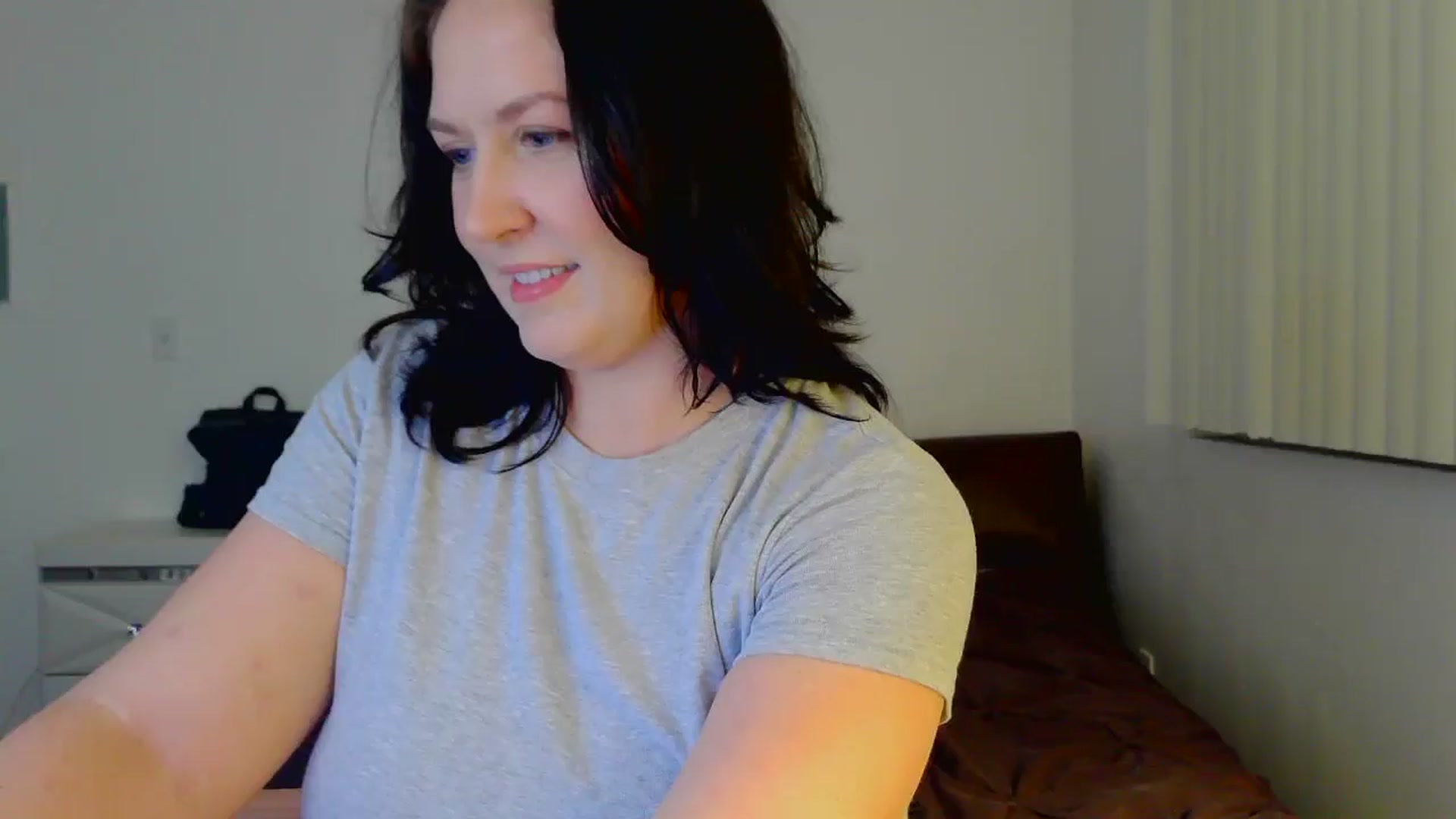 Gallery image thumbnail from RavenVidVixen's myfreecams stream on, 12/04/2024, 09:28 image 11 of 20
