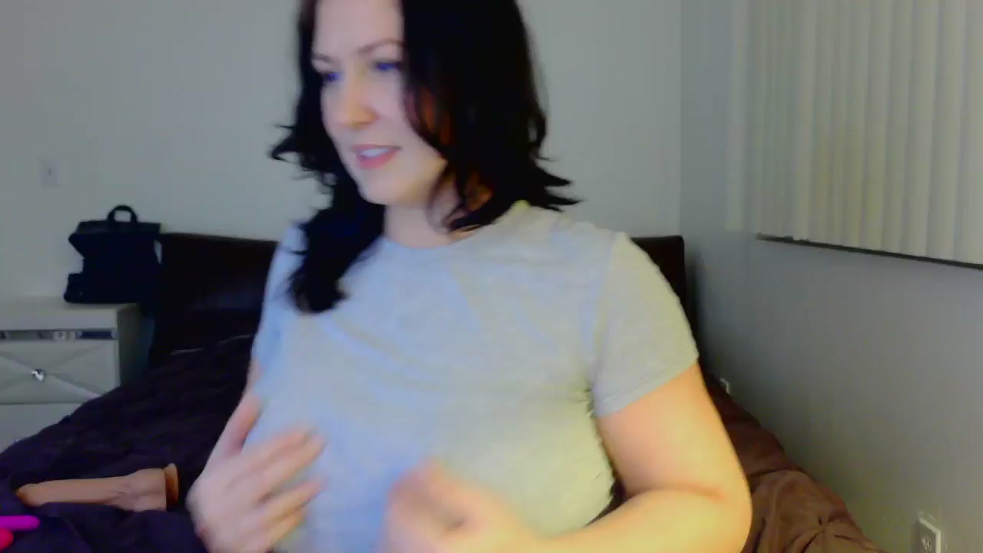 Gallery image thumbnail from RavenVidVixen's myfreecams stream on, 12/04/2024, 09:28 image 5 of 20