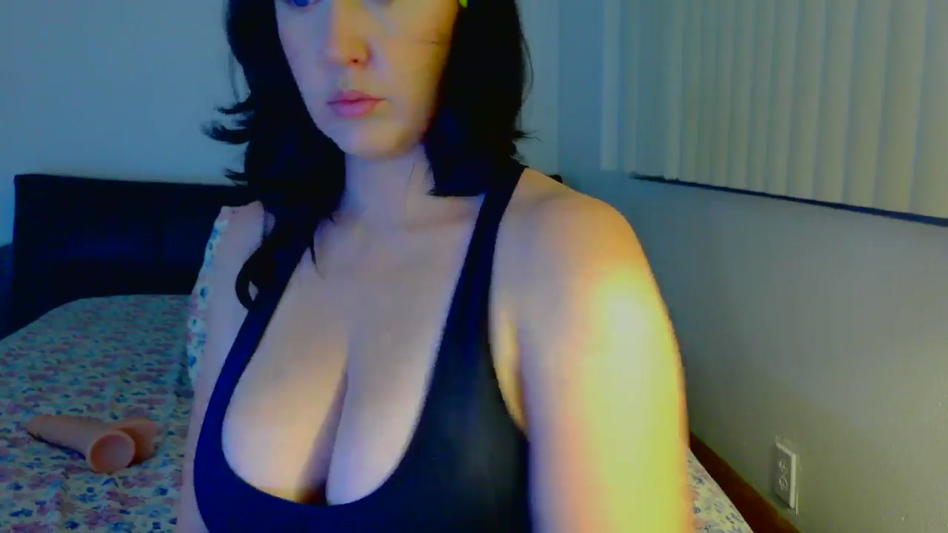 Gallery image thumbnail from RavenVidVixen's myfreecams stream on, 12/29/2024, 14:25 image 16 of 20
