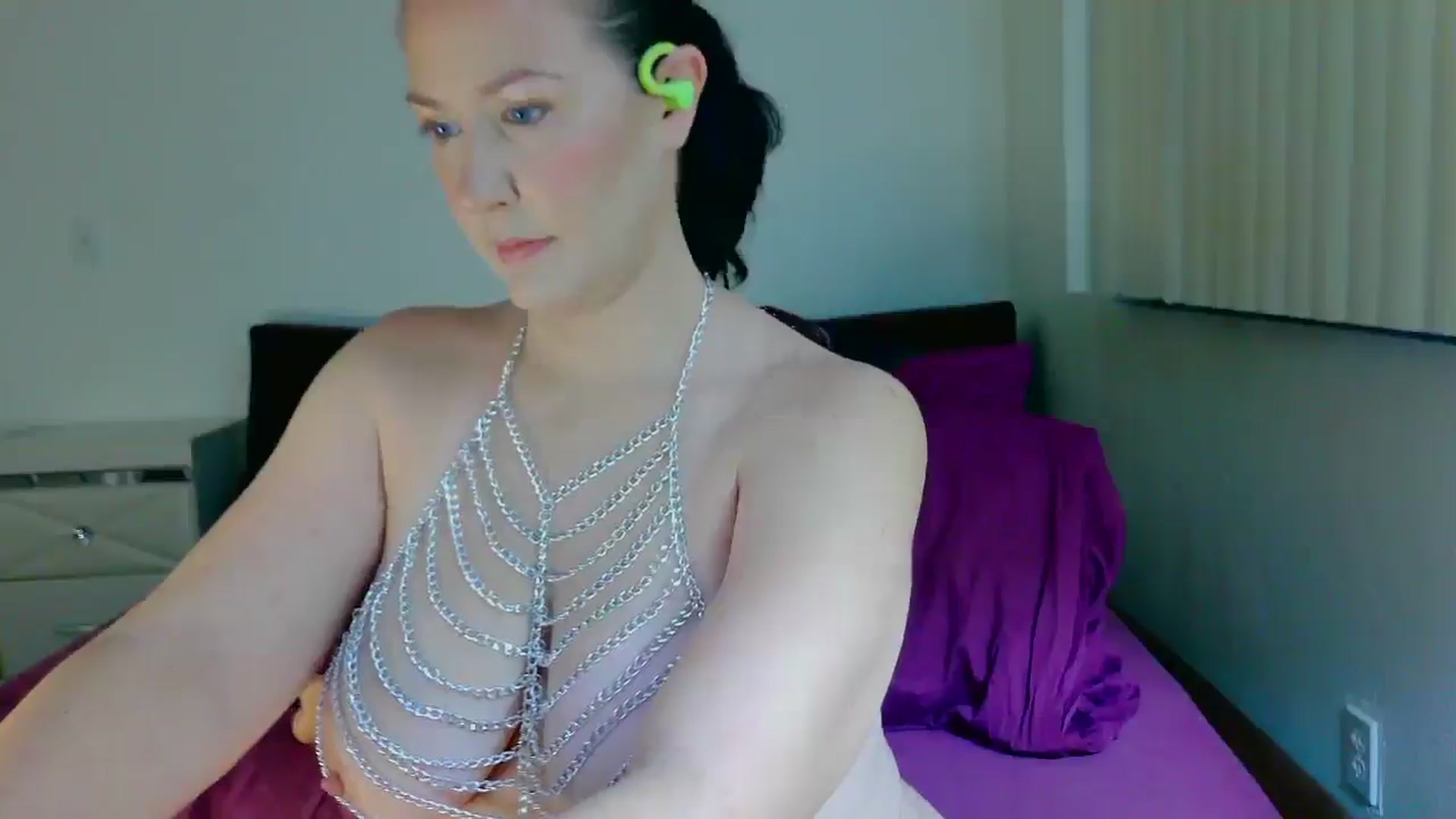 Gallery image thumbnail from RavenVidVixen's myfreecams stream on, 02/02/2025, 08:46 image 15 of 20