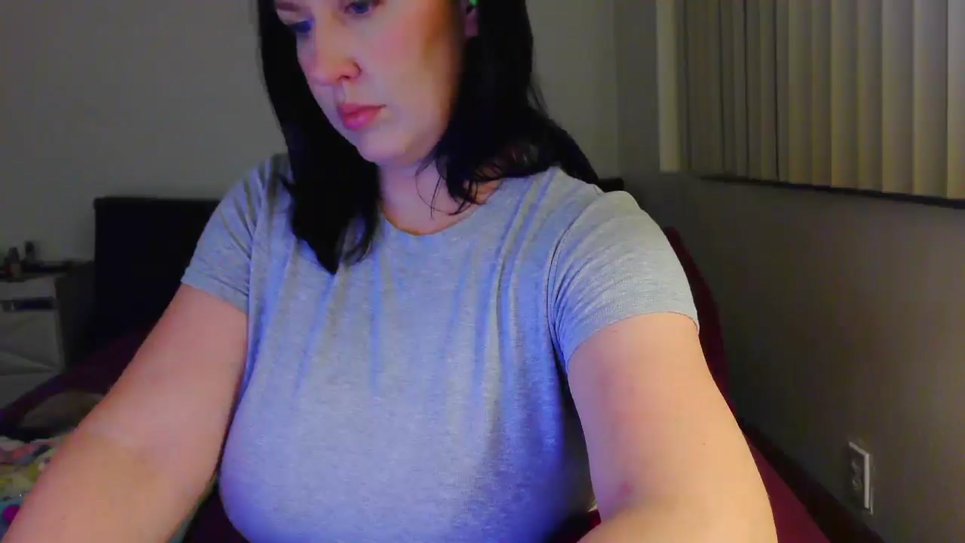 Gallery image thumbnail from RavenVidVixen's myfreecams stream on, 04/12/2025, 11:11 image 15 of 20