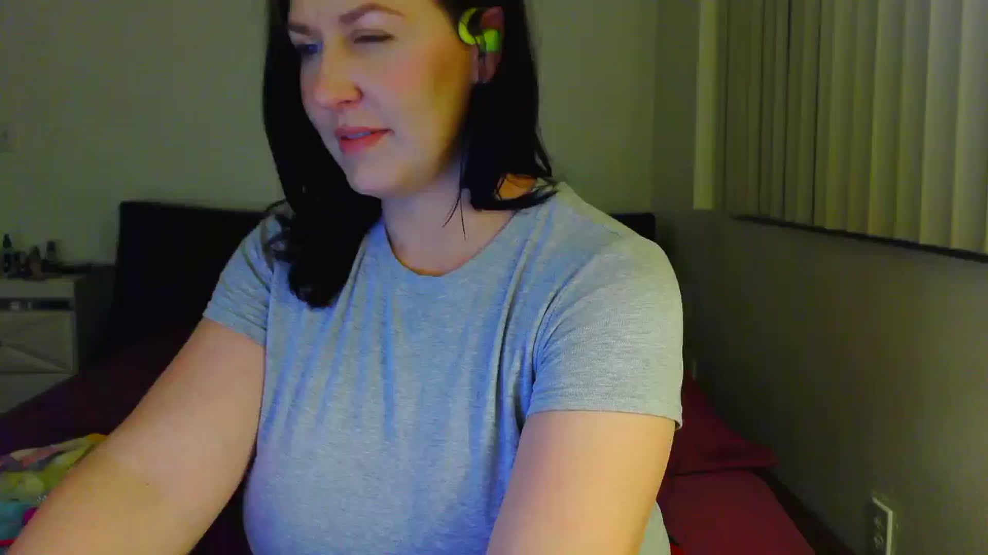 Gallery image thumbnail from RavenVidVixen's myfreecams stream on, 04/12/2025, 12:08 image 16 of 20