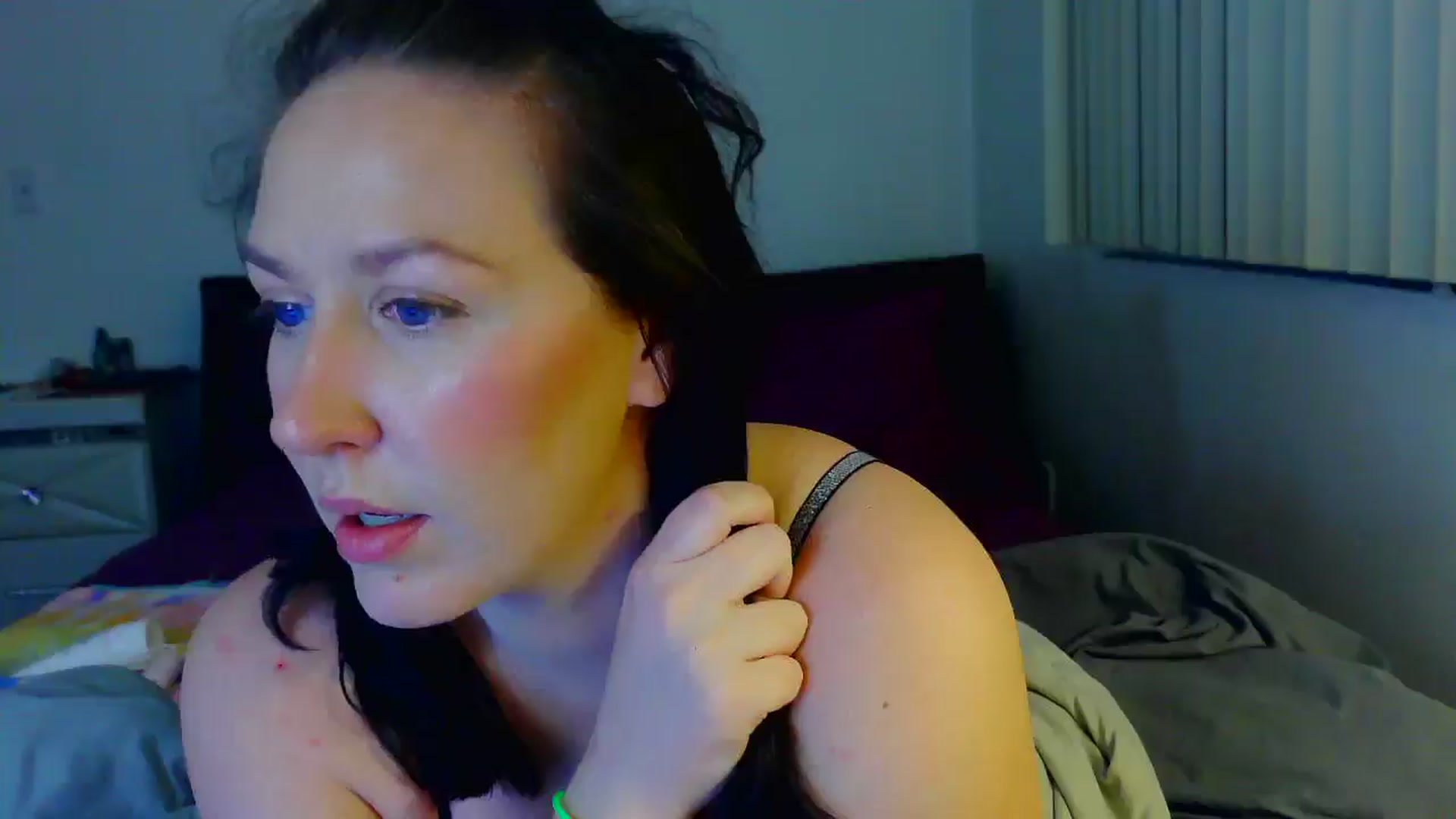 Gallery image thumbnail from RavenVidVixen's myfreecams stream on, 04/17/2025, 12:54 image 12 of 20