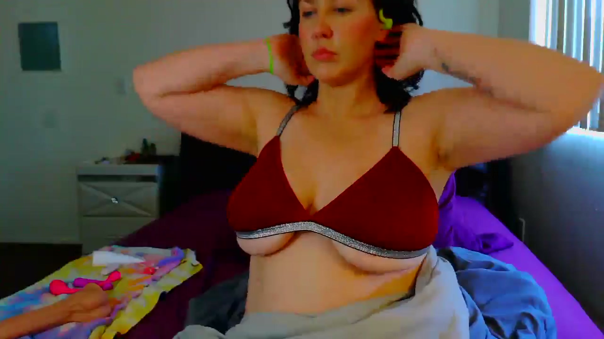 Gallery image thumbnail from RavenVidVixen's myfreecams stream on, 04/17/2025, 15:35 image 8 of 20