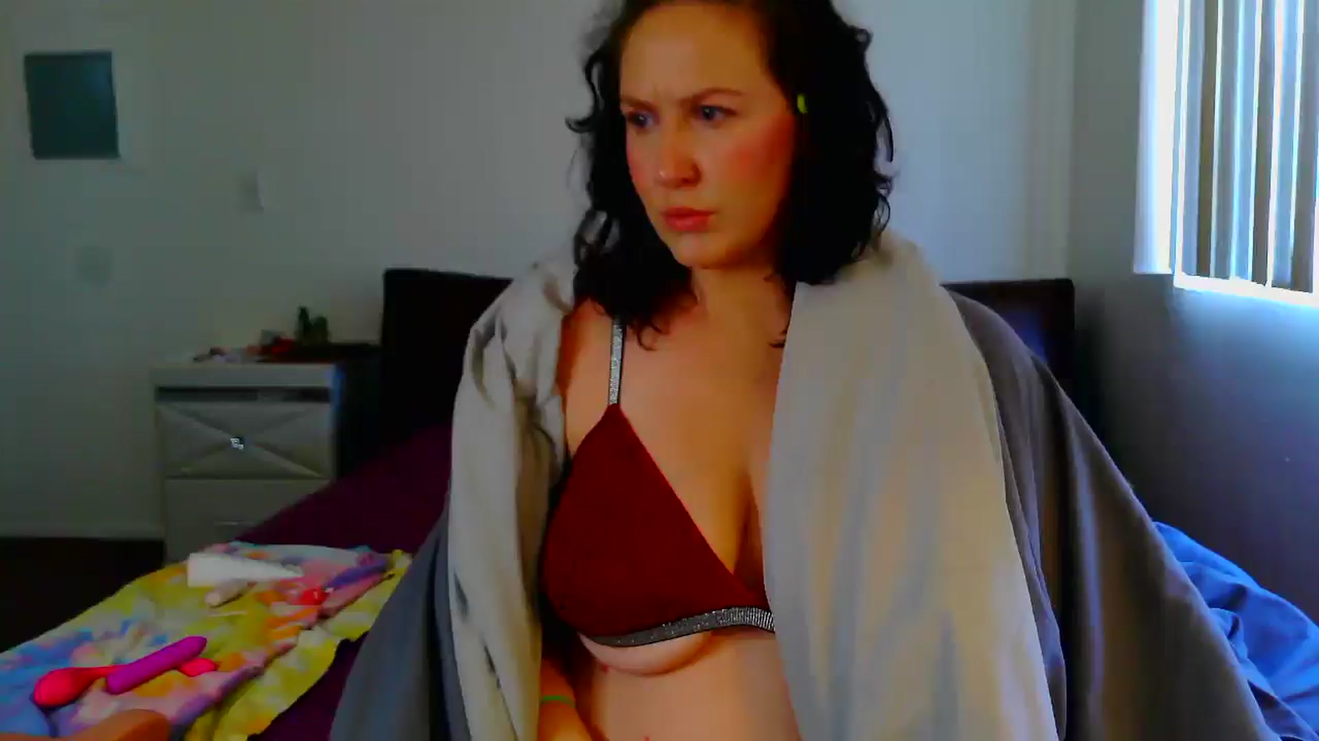 Gallery image thumbnail from RavenVidVixen's myfreecams stream on, 04/17/2025, 15:35 image 13 of 20