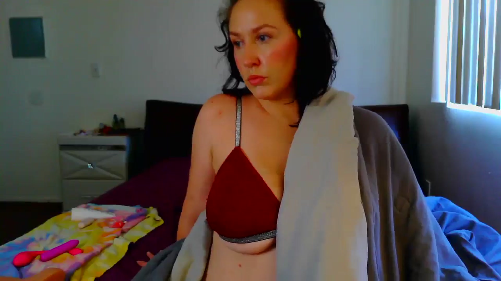 Gallery image thumbnail from RavenVidVixen's myfreecams stream on, 04/17/2025, 15:35 image 14 of 20