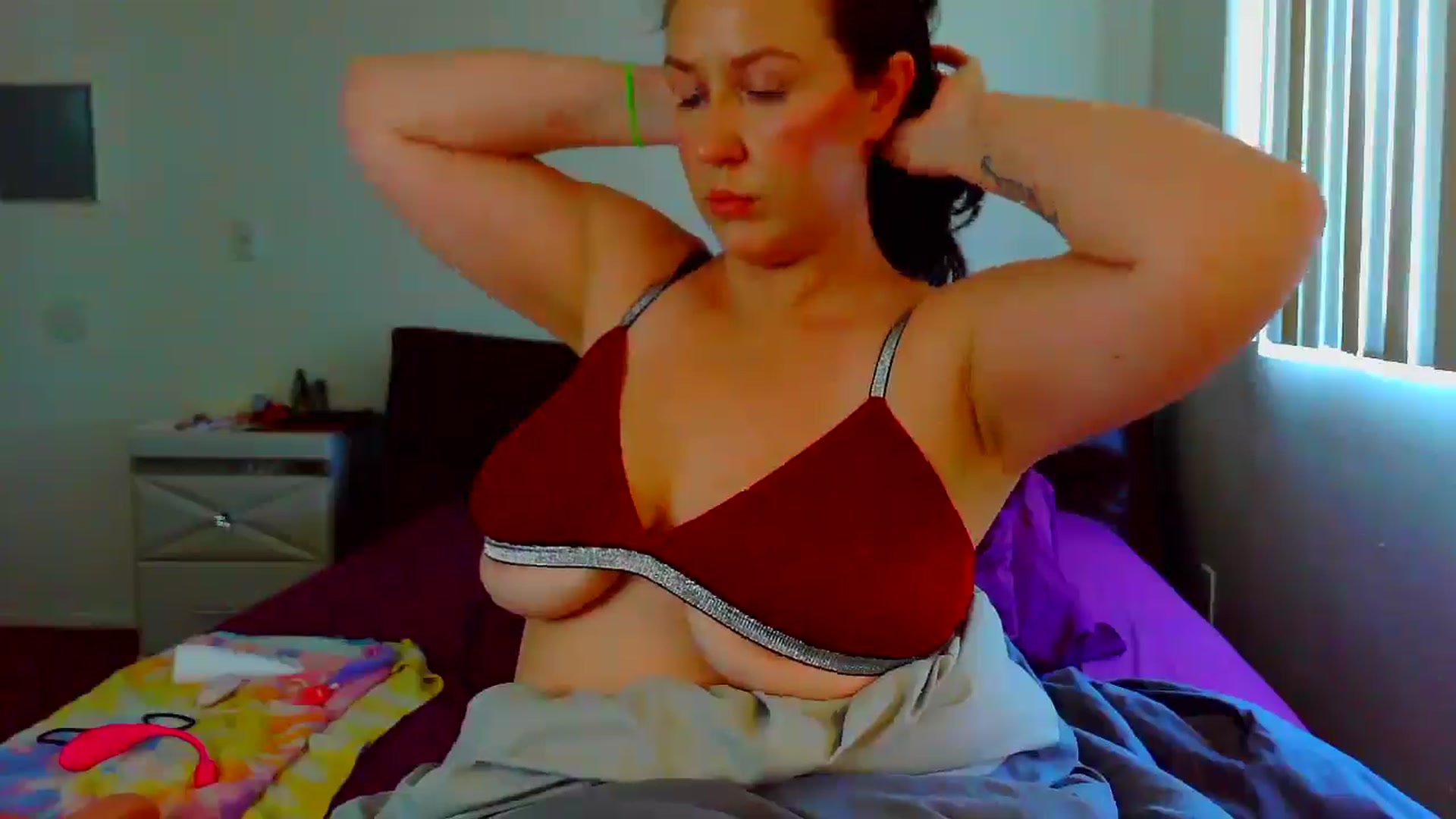Gallery image thumbnail from RavenVidVixen's myfreecams stream on, 04/17/2025, 17:18 image 8 of 20