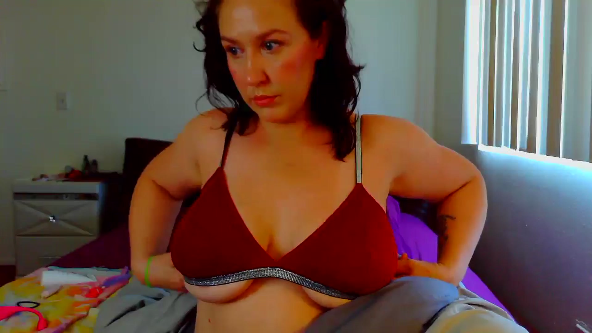 Gallery image thumbnail from RavenVidVixen's myfreecams stream on, 04/17/2025, 17:18 image 19 of 20