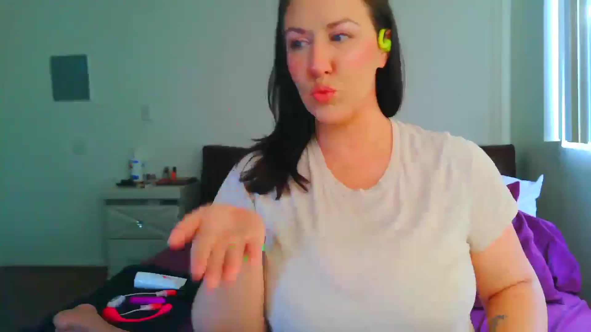 Gallery image thumbnail from RavenVidVixen's myfreecams stream on, 06/16/2025, 14:05 image 4 of 20