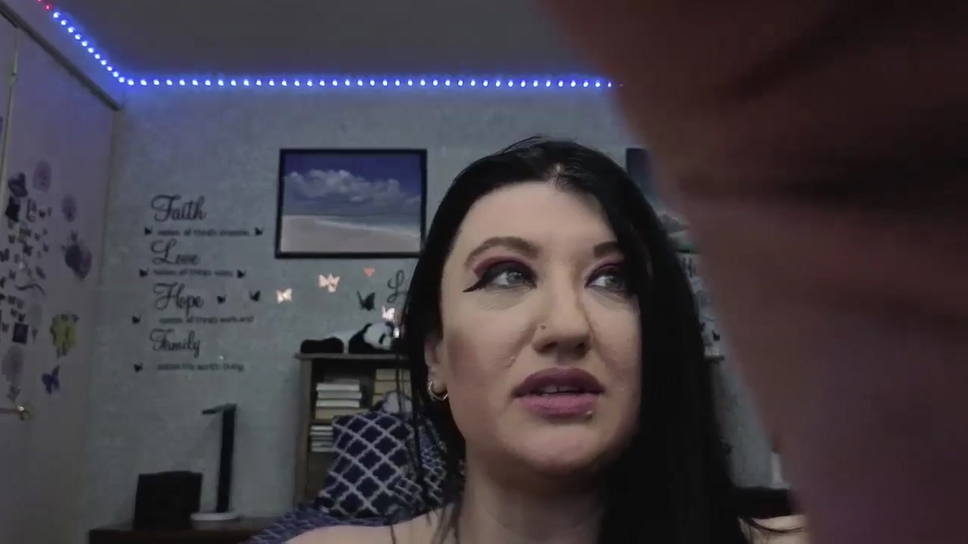 Gallery image thumbnail from Rayna_dear's myfreecams stream on, 01/27/2026, 24:00 image 13 of 20