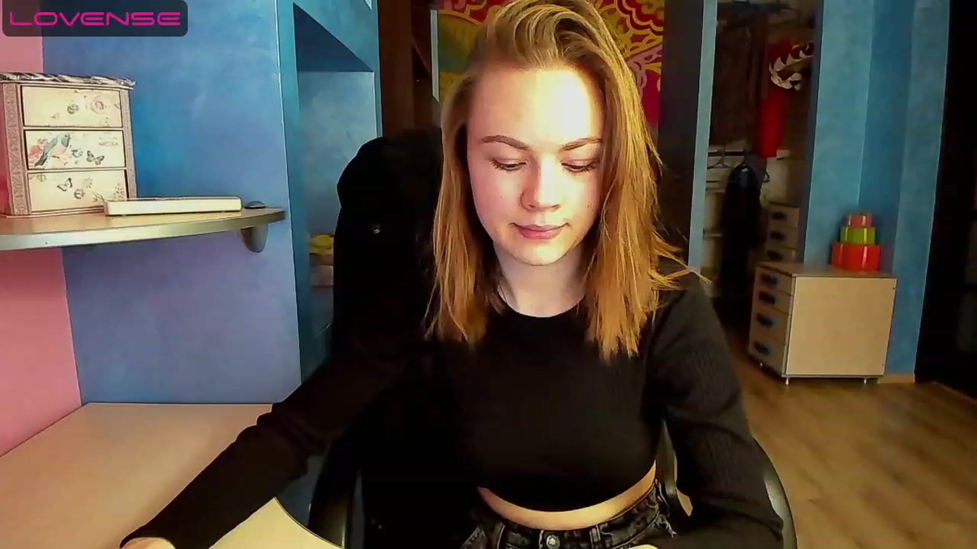 Gallery image thumbnail from Rdberrysofi's myfreecams stream on, 06/11/2023, 12:23 image 8 of 20