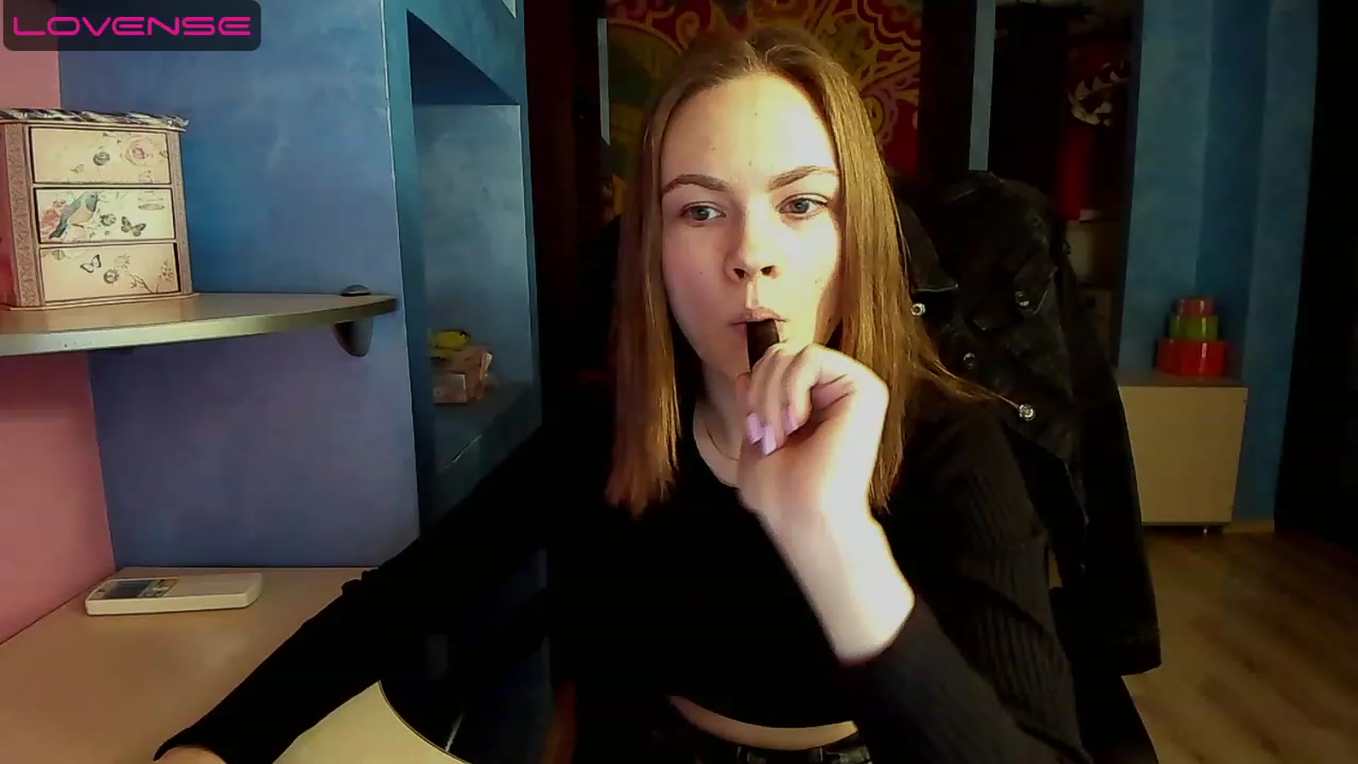 Gallery image thumbnail from Rdberrysofi's myfreecams stream on, 06/11/2023, 16:40 image 6 of 20