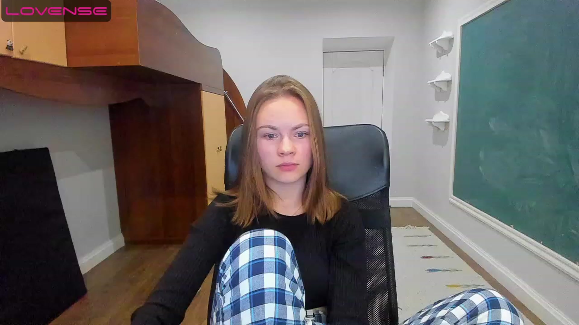 Gallery image thumbnail from Rdberrysofi's myfreecams stream on, 06/12/2023, 14:36 image 6 of 20