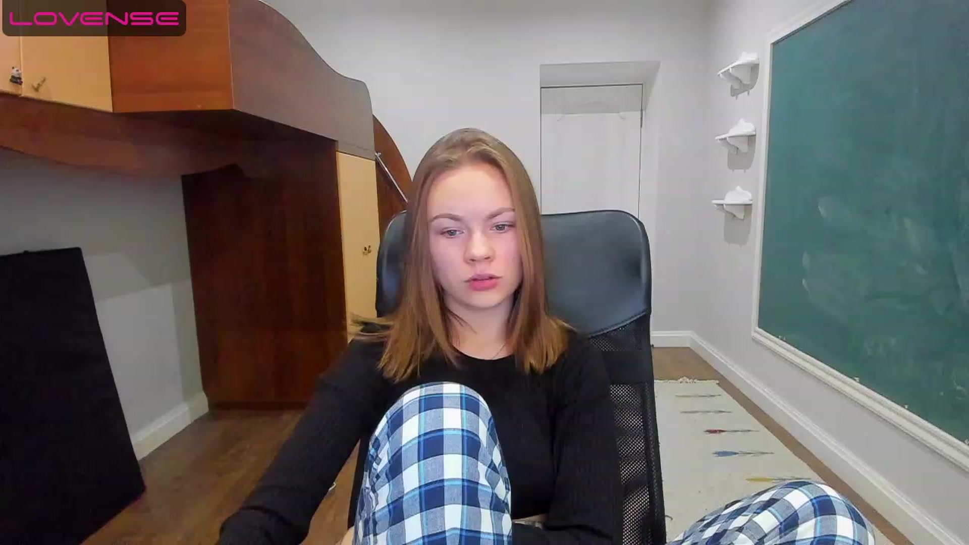 Gallery image thumbnail from Rdberrysofi's myfreecams stream on, 06/12/2023, 14:36 image 5 of 20