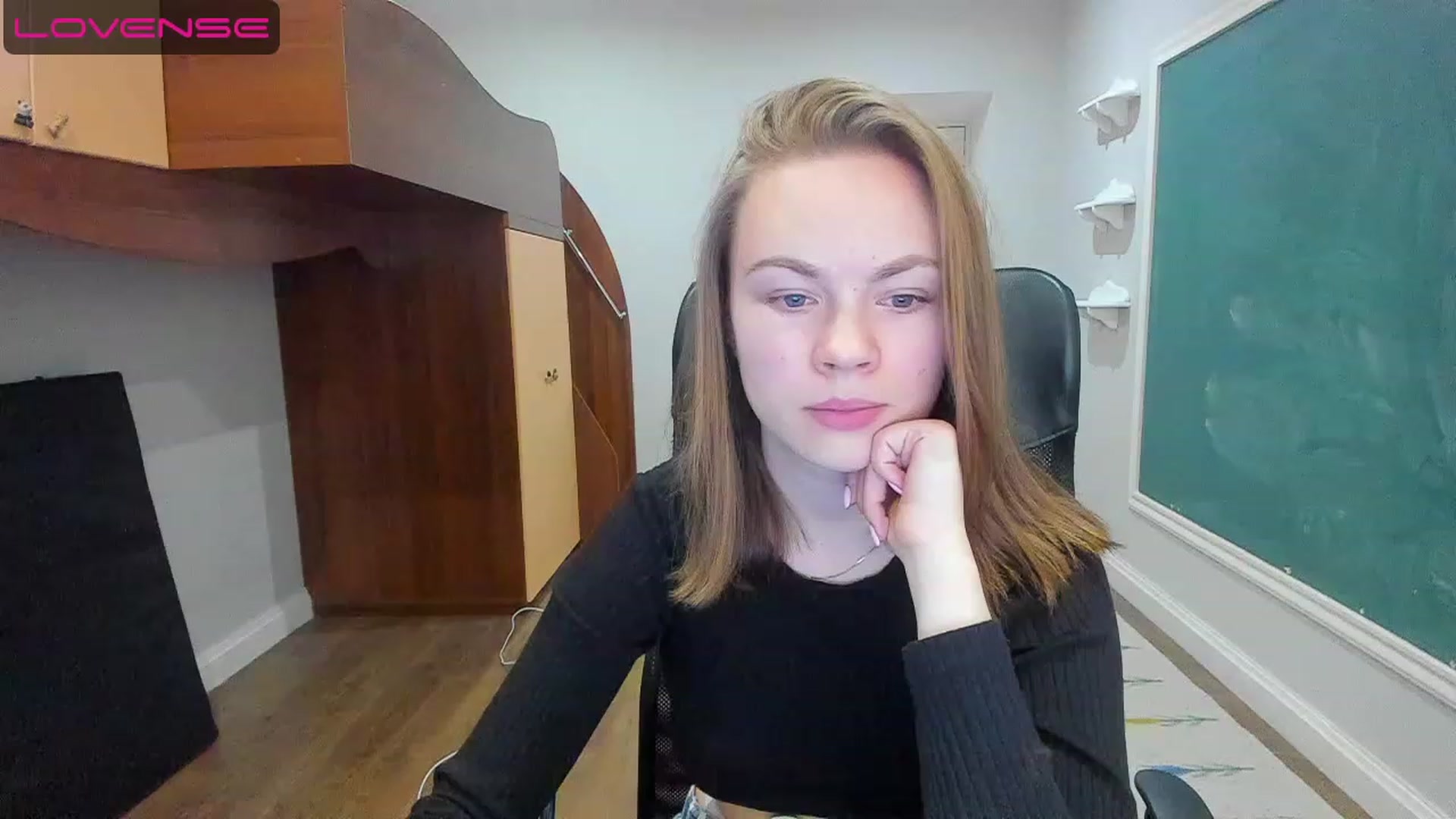 Gallery image thumbnail from Rdberrysofi's myfreecams stream on, 06/12/2023, 15:06 image 5 of 20