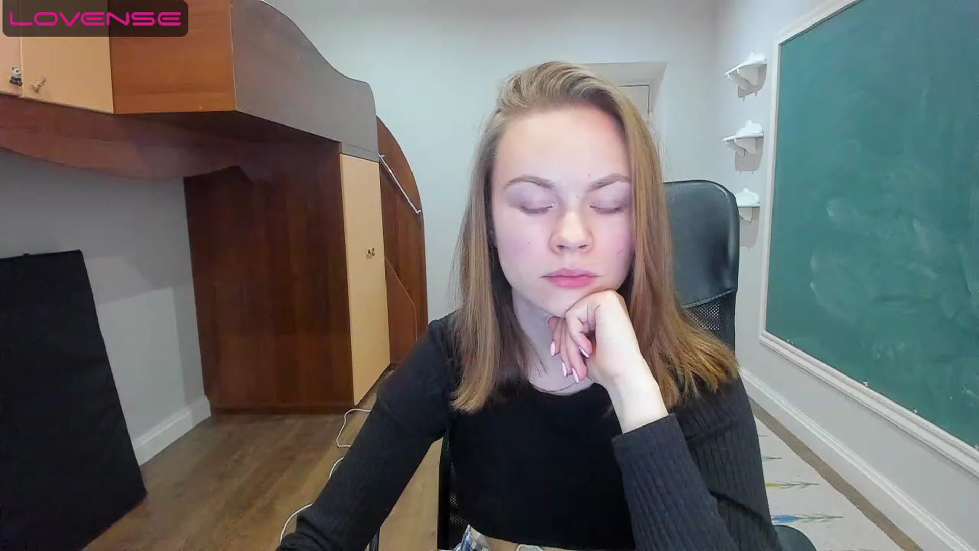 Gallery image thumbnail from Rdberrysofi's myfreecams stream on, 06/12/2023, 15:06 image 7 of 20